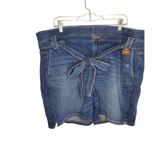 NWT Lane Bryant Mid-Rise Girlfriend Tie Shorts - Picture 1 of 5